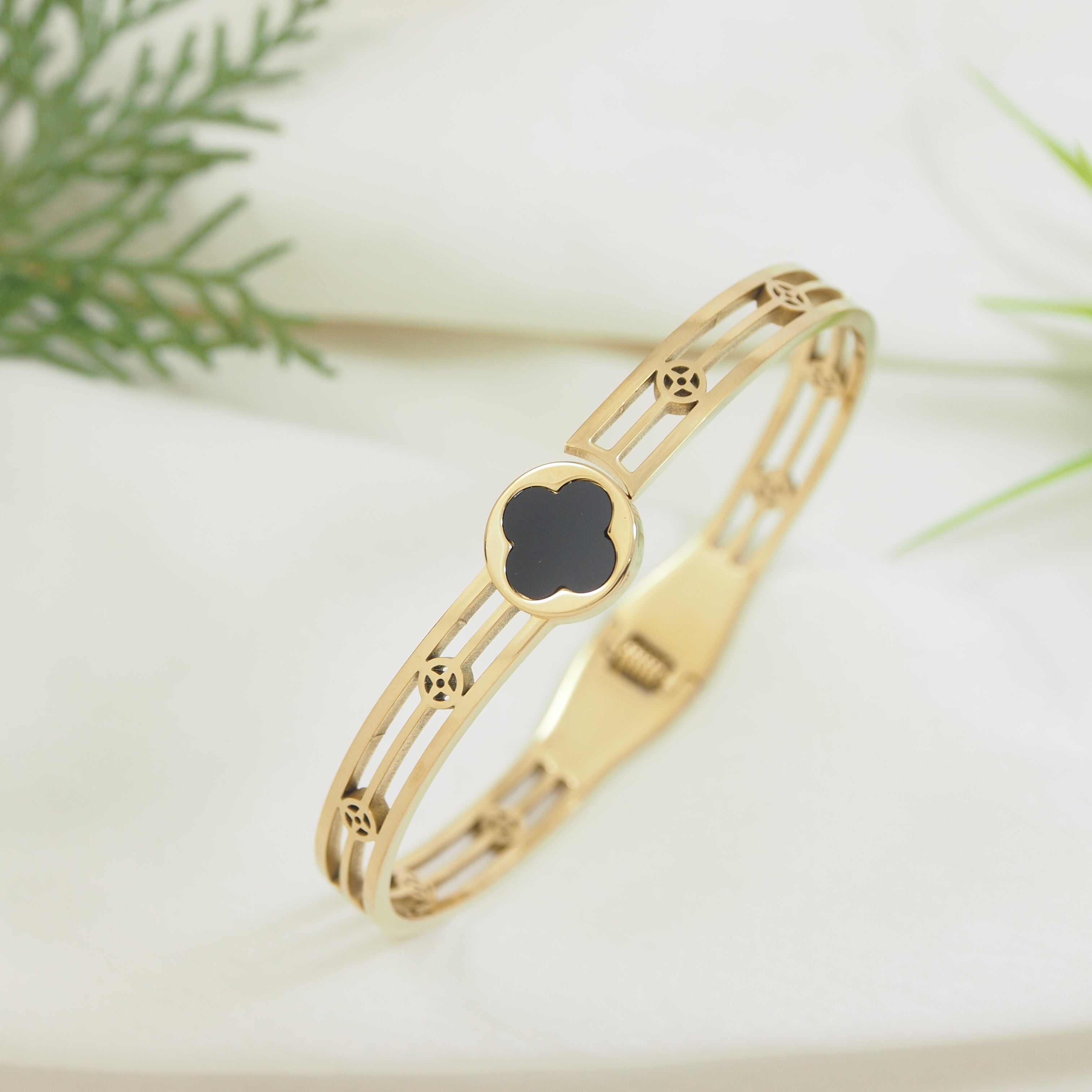 Clover Bangle Bracelet (Balck)